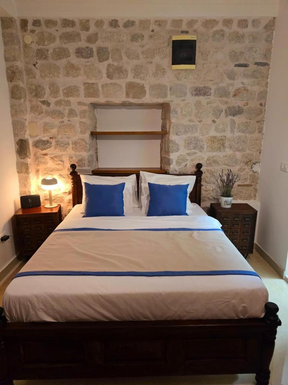 Parteli * Kotor