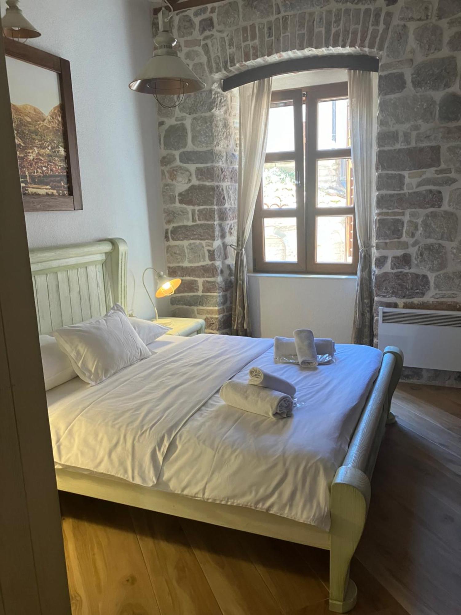 Old Town Apartment *