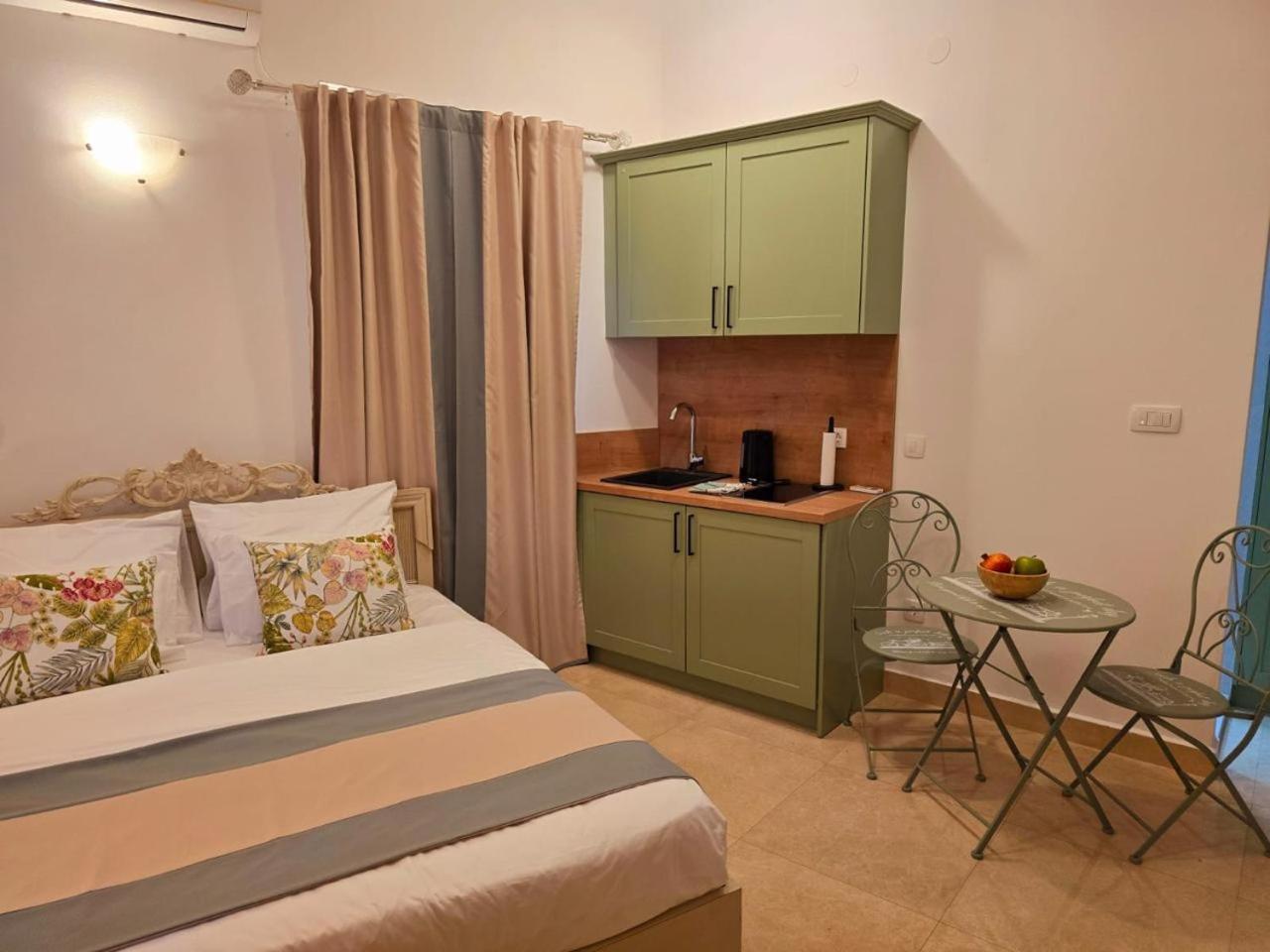 Old Town Apartment *