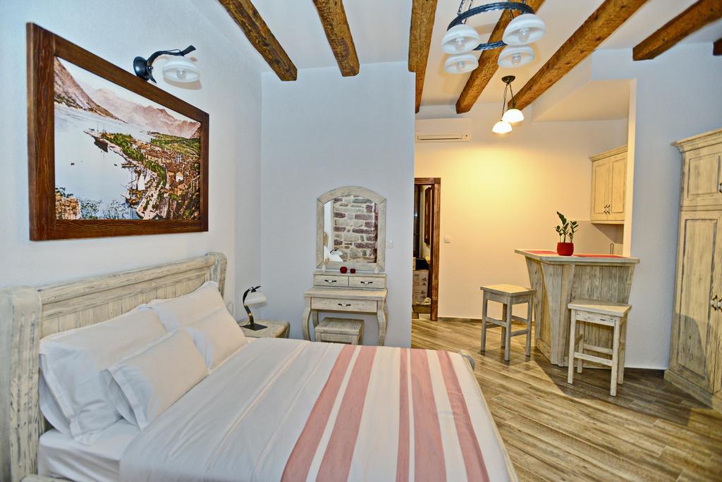Old Town Apartment *
